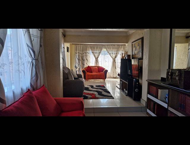 2 BEDROOM FREEHOLD FOR SALE IN MAMELODI EAST